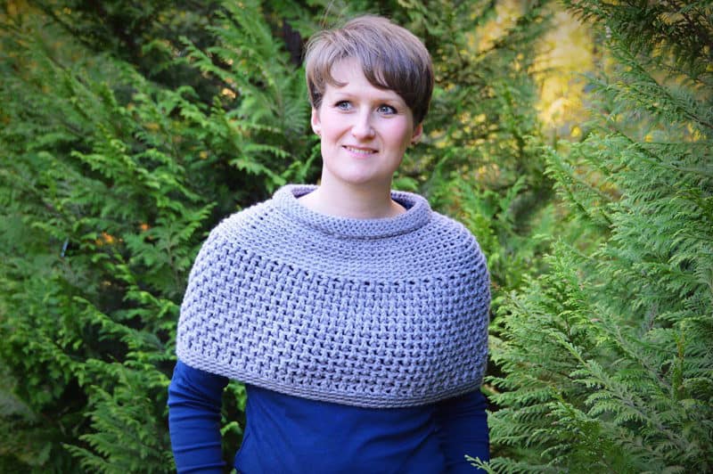 The Vintage Grey Capelet - Free Crochet Pattern | HanJan Crochet