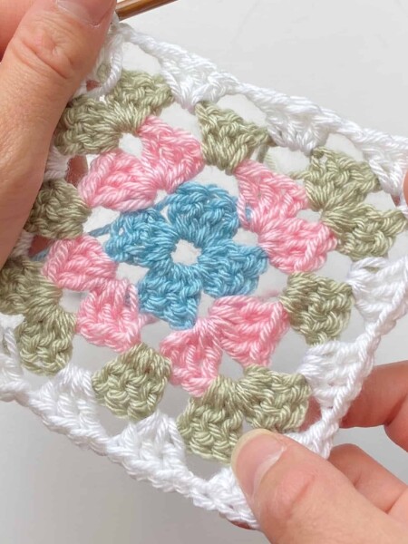 four round crochet granny square motif