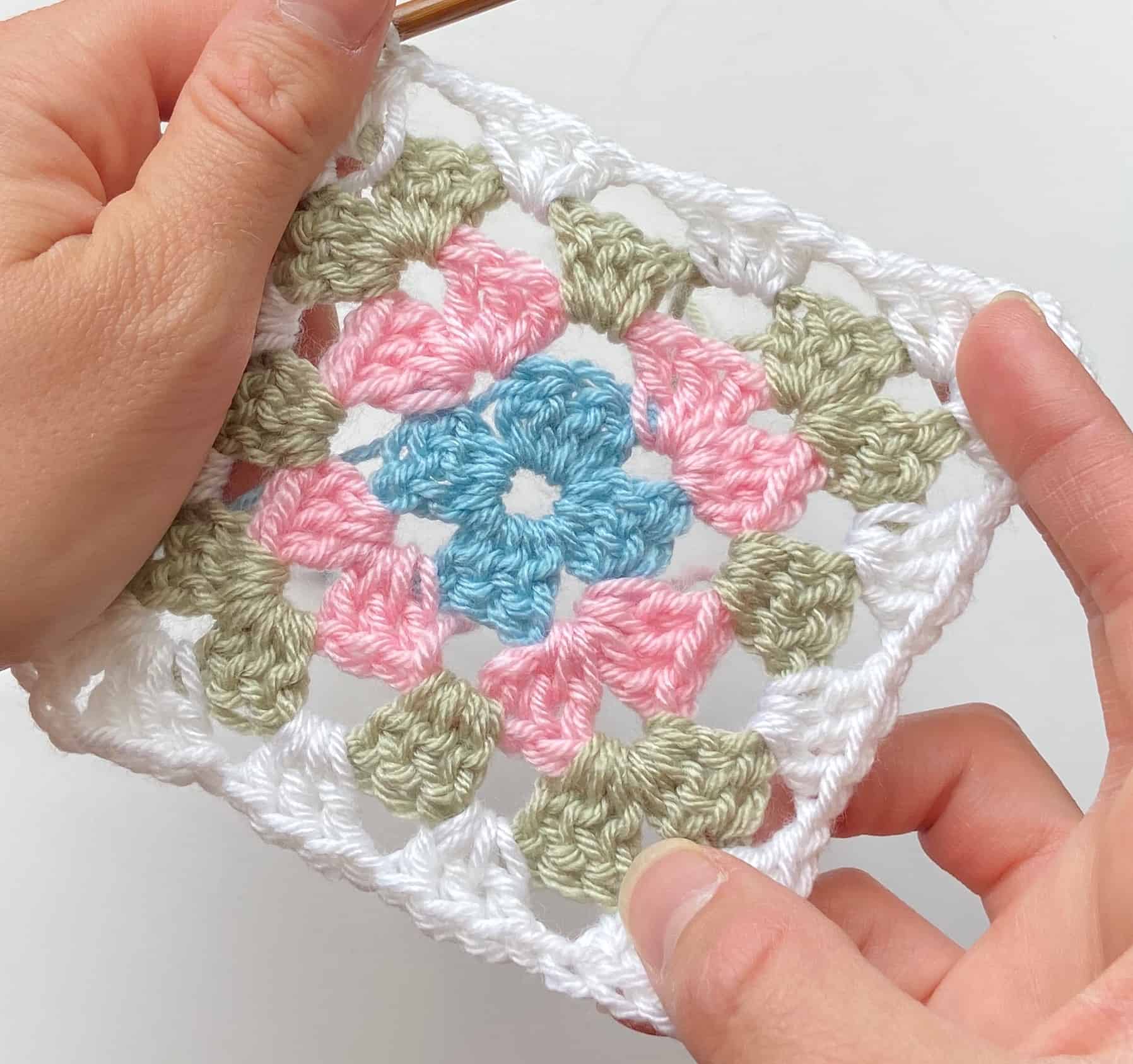 How to Crochet Granny Squares