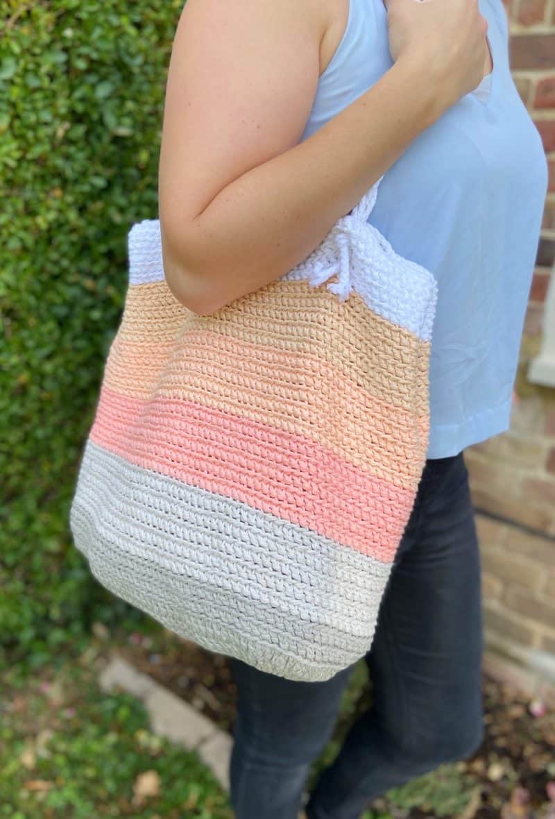 Summer Stripes Beach Bag - Free Crochet Bag Pattern | HanJan Crochet