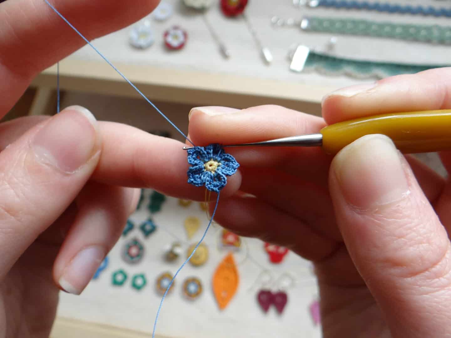Micro Crochet: 10 tips for making a perfect tiny crochet flower