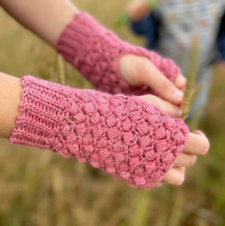 Quick Puff Stitch Crochet Mittens – A free crochet pattern
