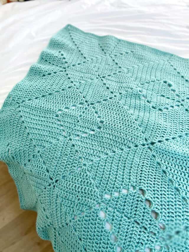 Solid Granny Square Blanket Pattern | HanJan Crochet