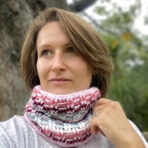 Crochet Cowl - a free cozy crochet rib stitch cowl pattern | HanJan Crochet