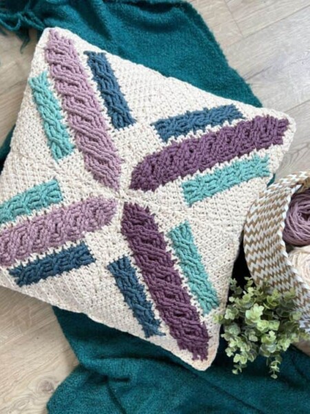 crochet cable pillow pattern using different colours