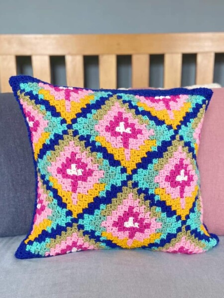 colourful c2c crochet pillow pattern