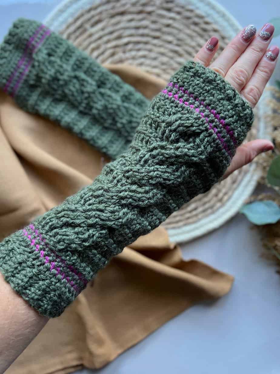 Easy Crochet Arm Warmer Pattern - Crochet Dreamz
