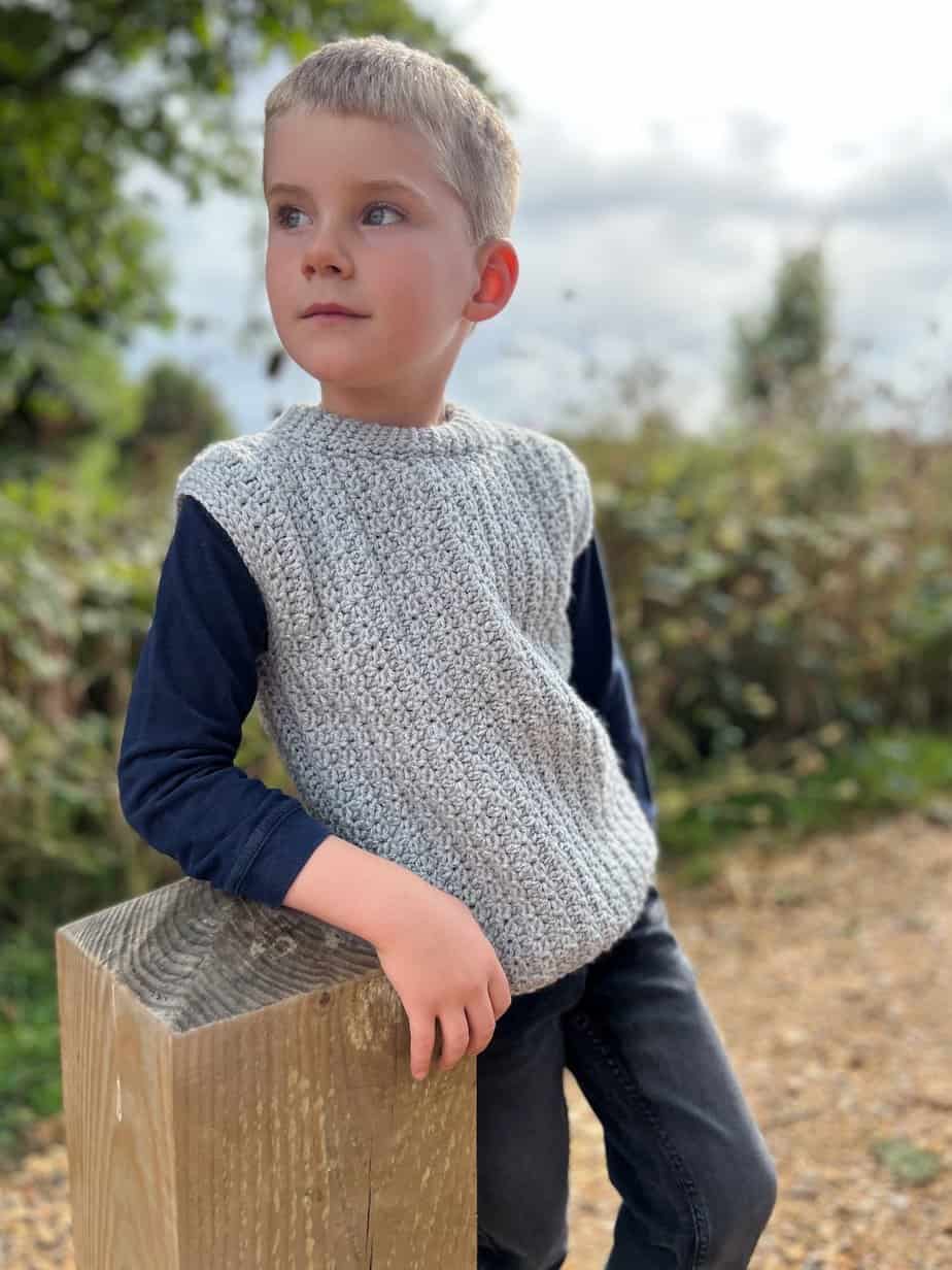 Crochet baby vest pattern FREE (up to 10y)
