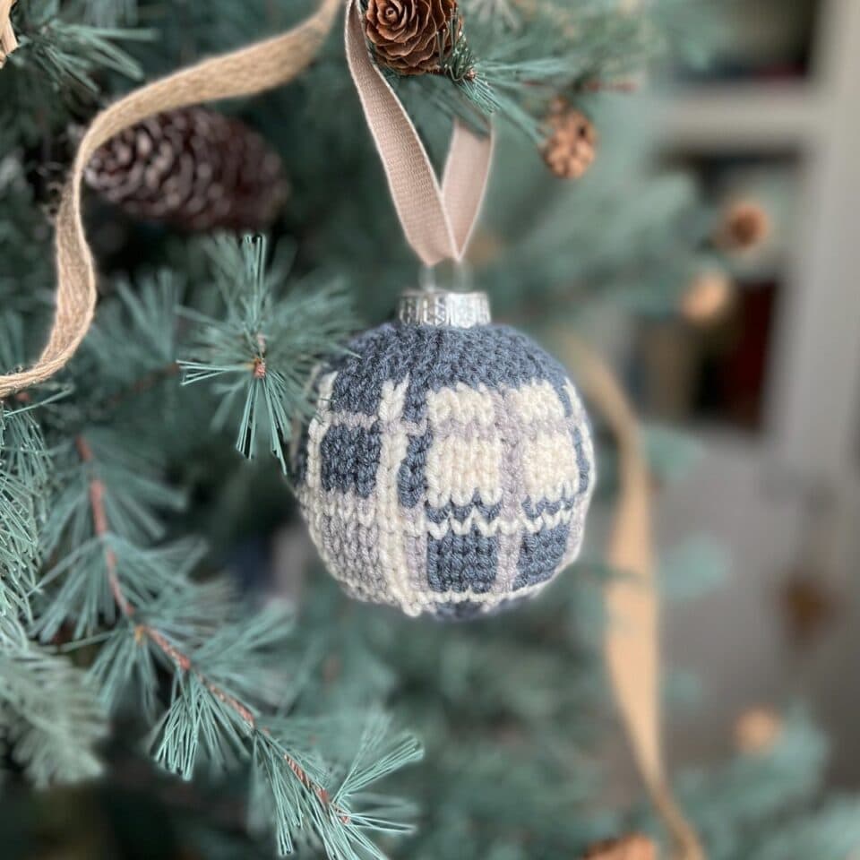 Fair Isle Crochet Bauble Pattern : Tartan | HanJan Crochet