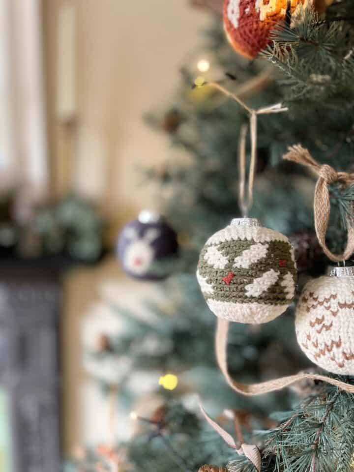 Swirl Tapestry Crochet Bauble Pattern | HanJan Crochet