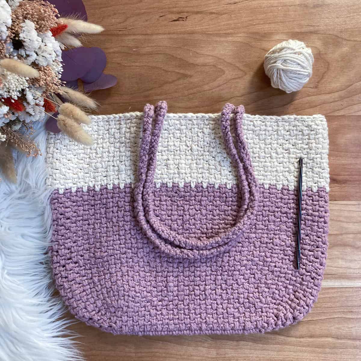 https://www.hanjancrochet.com/wp-content/uploads/2023/04/billow-chunky-crochet-tote-20-1.jpg