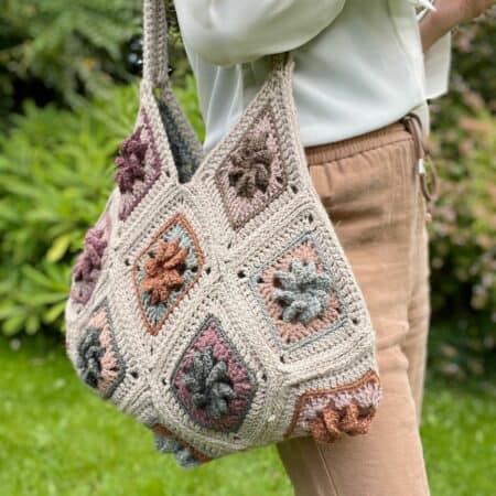 Granny Square Bag Crochet Pattern with Flowers | HanJan Crochet