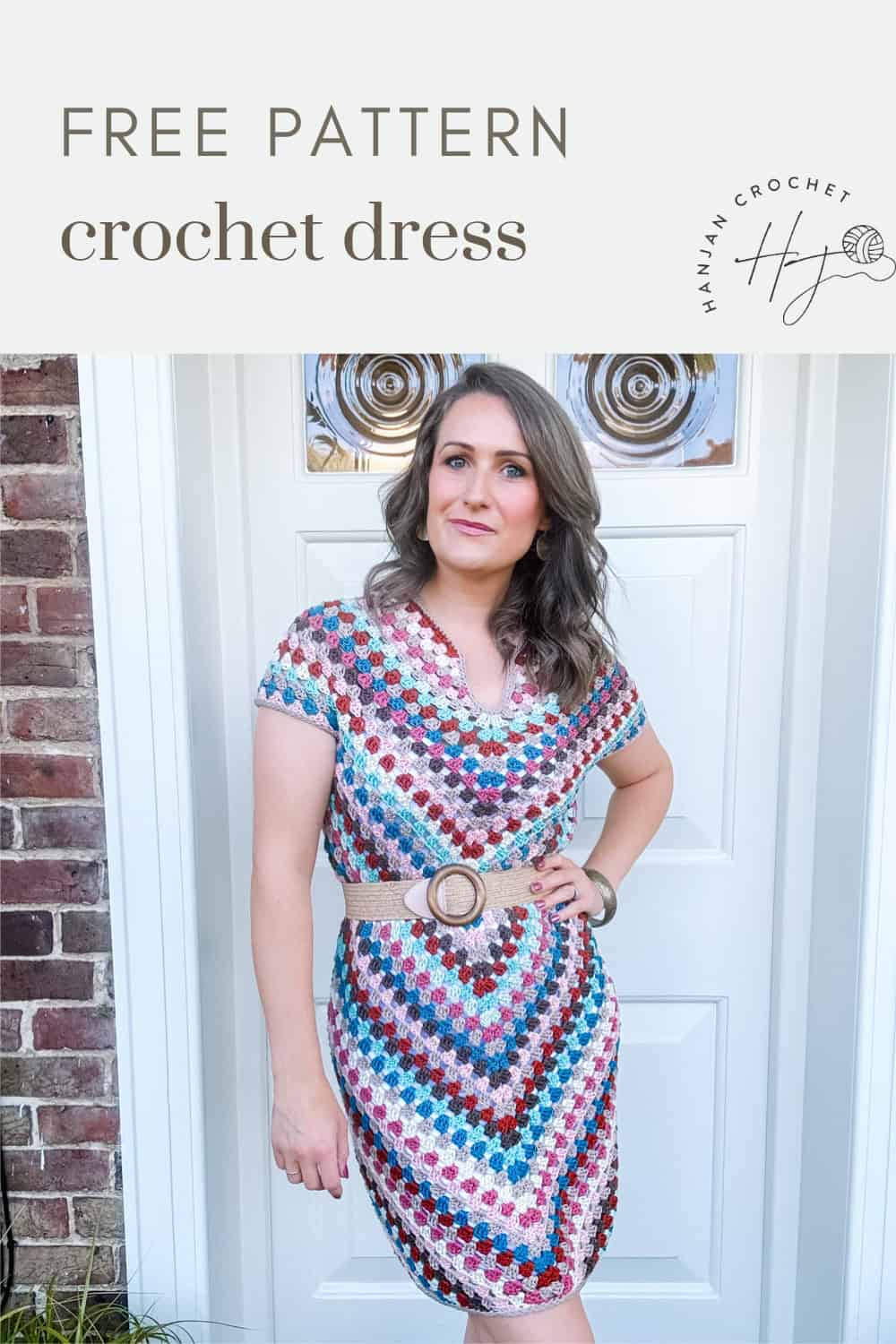 A woman wearing a colorful crochet dress with a tan belt stands in front of a white door and brick wall. Text reads "Free pattern: summer crochet dress" and logo "Hannah Crochet HD" in the corner.